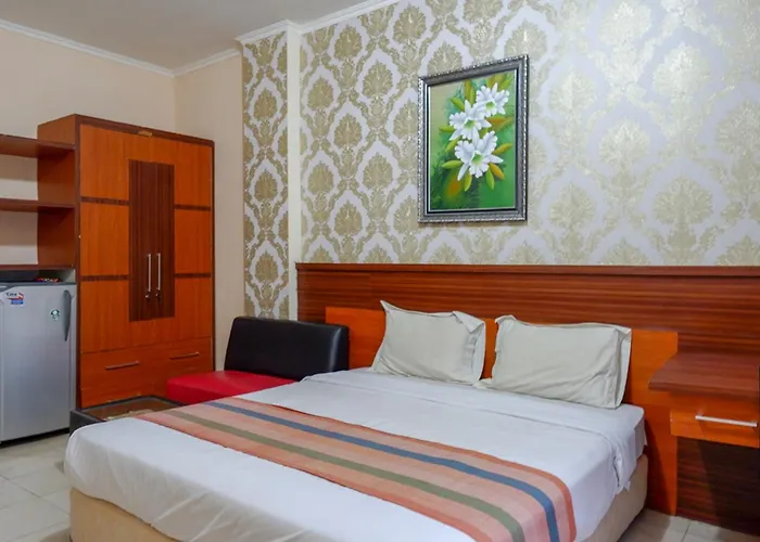 Pineapple Mansion Solo Mitra Reddoorz Near Rs Jih Solo Hotel